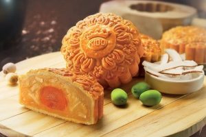 Moon cake (Banh Trung Thu) - a gift to the soul of Vietnamese culture