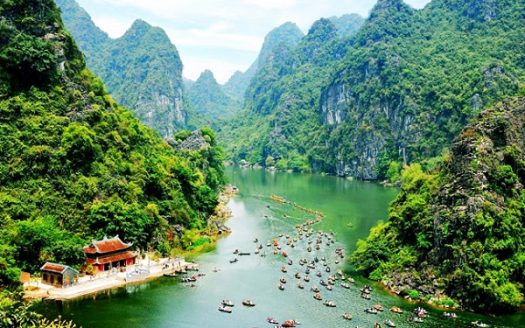 Quang Binh - The picture of monumental blue water of the country