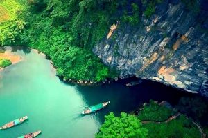 Quang Binh - The picture of monumental blue water of the country