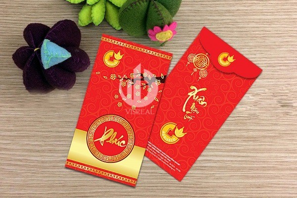 Traditional customs of Vietnamese people on Lunar New Year .