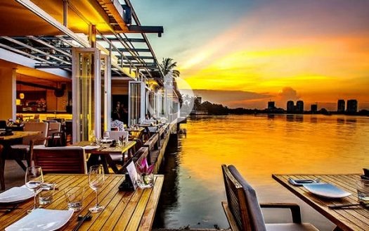 4 windy riverside restaurants suitable for people in Saigon "hiding" sultry sunshine, enjoying a peaceful weekend.