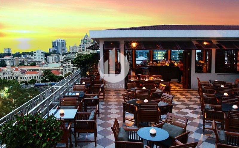 Hongkong newspaper praised 5 bars on the top floor displaying "aura" of Saigon
