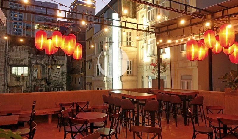 Hongkong newspaper praised 5 bars on the top floor displaying 
