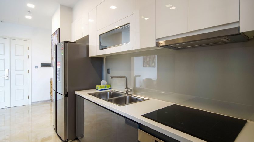 A modern and neat kitchen