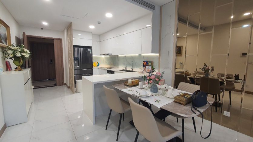 Sunwah Pearl apartment for rent - Dining table