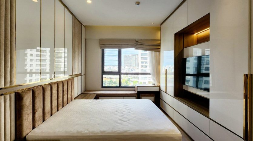 A cozy bedroom