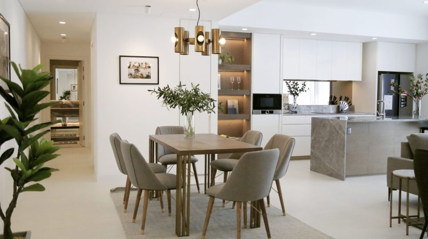 Open layout and delicate dining area