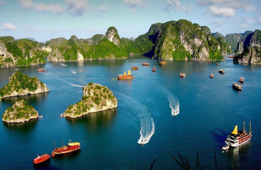 Must-visit beach destination in Vietnam - Ha Long Bay