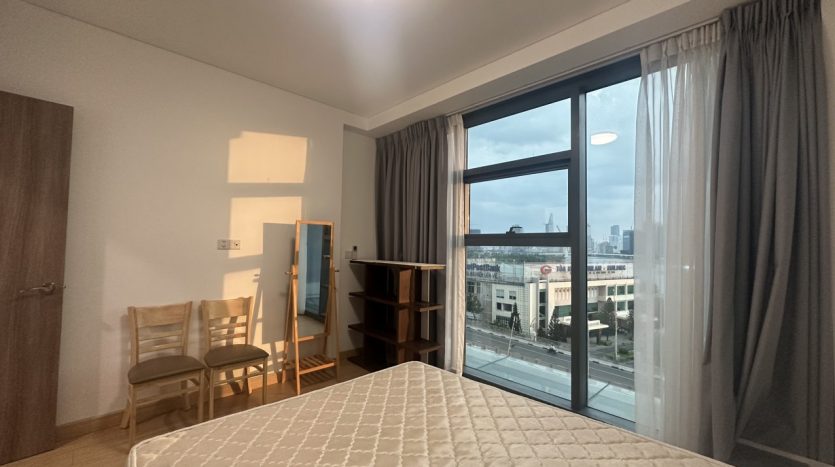 The bedroom is cozy and comfortable, with a large window that allows you to enjoy the view of the city