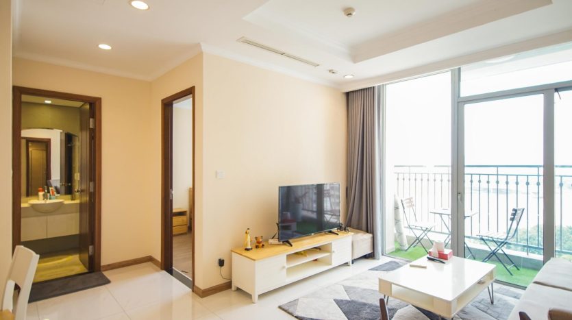 2 bedrooms for rent Vinhomes Central Park in Binh Thanh