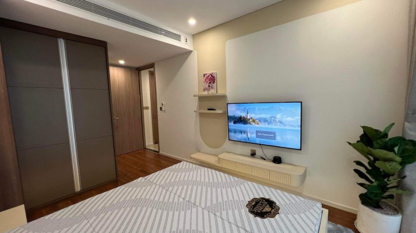 Comfortaable bedroom with full appliances