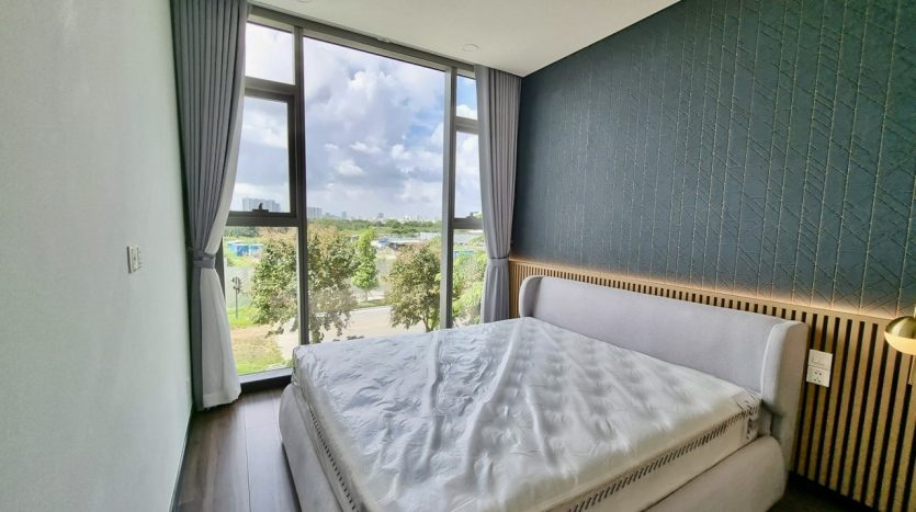 Cozy bedroom with greenery