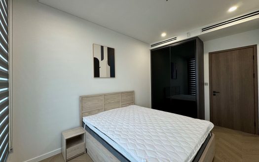 Spacious bedroom
