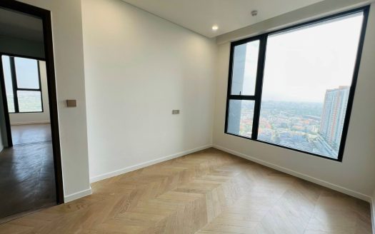 spacious bedroom