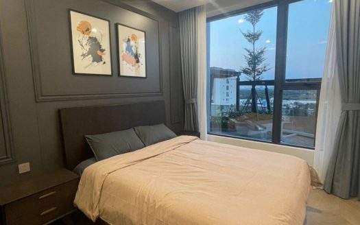 Spacious bedroom with cool view