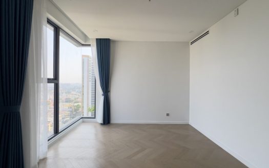 Spacious bedroom