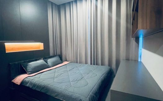 Well-equipped bedroom