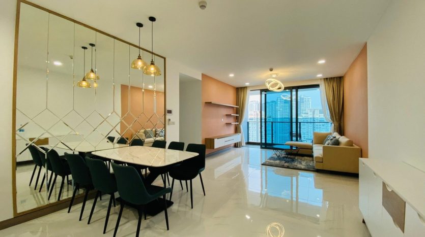 3 bedroom apartment in Golden House Sunwah Pearl best price