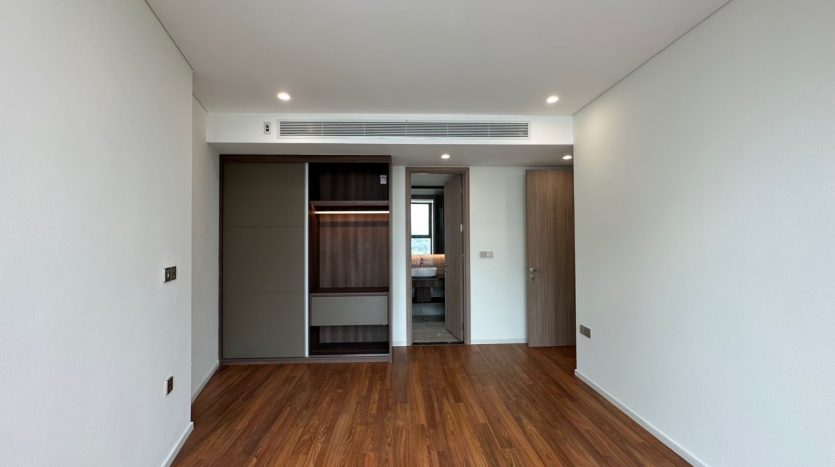 Unfurnished 2 bedroom apartment Thao Dien Green