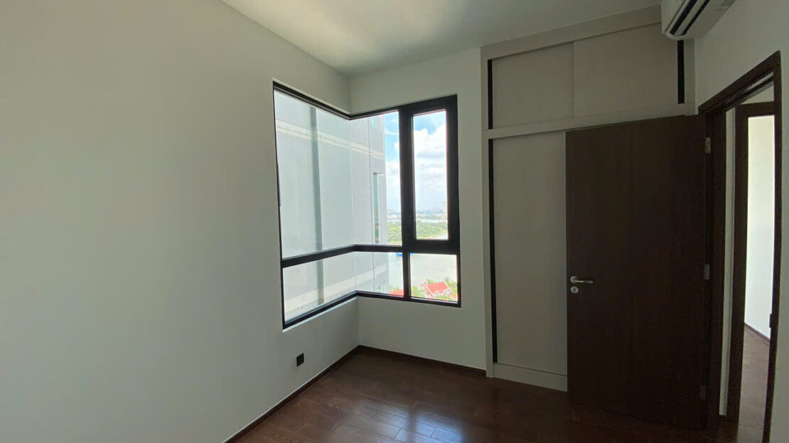 Bedroom with corner window and oak floor, 3-bedroom apartment in D'edge Thao Dien