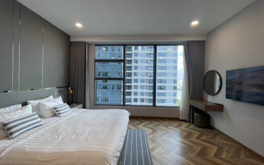 River view 3 bedrooms for rent in Sunwah Pearl Silver House
