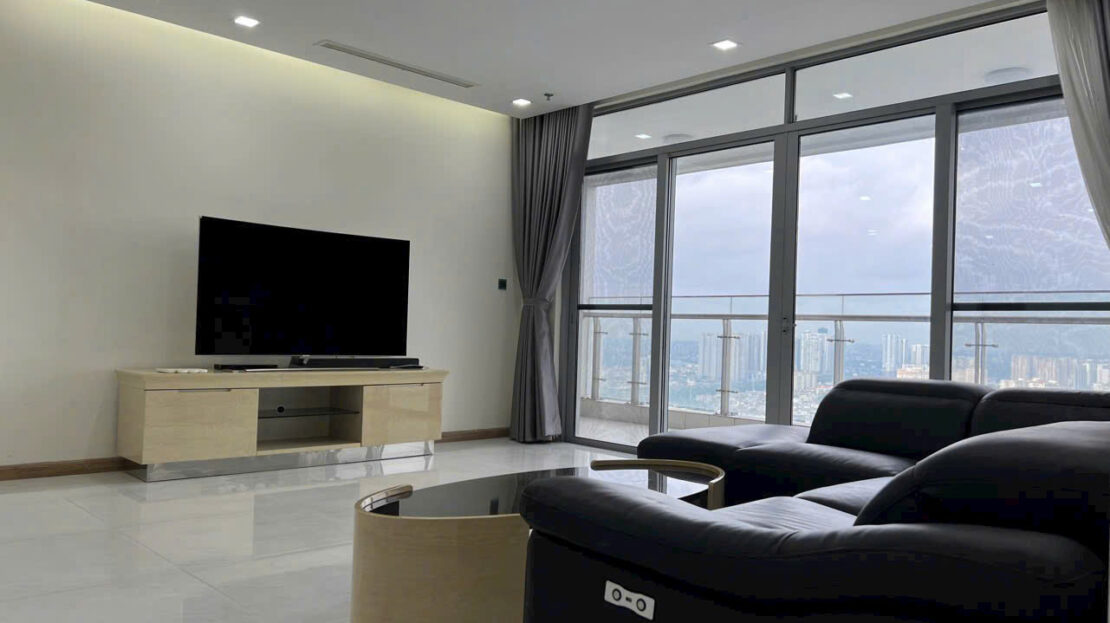 Vinhomes Central Park 4 bedroom apartment for rent - high floor, river view