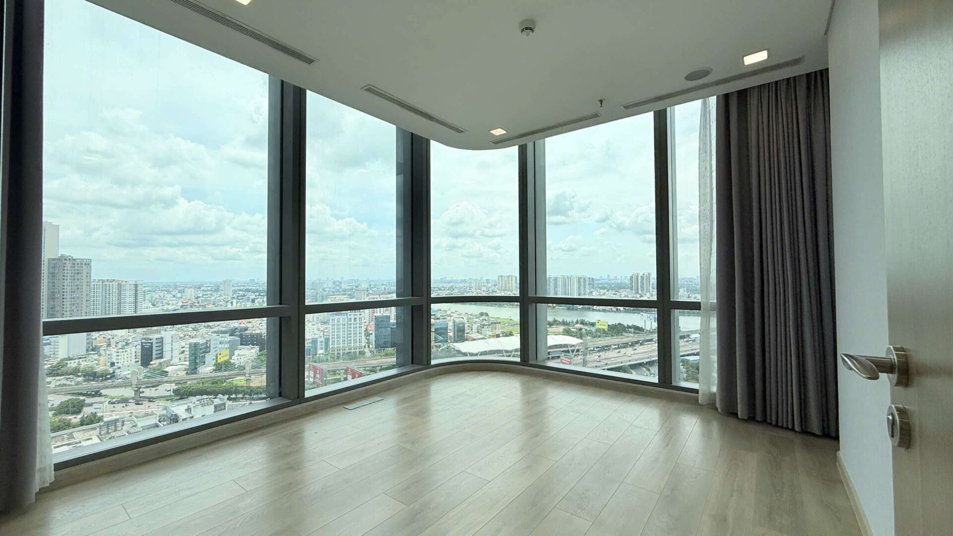 Landmark81 4 bedrooms for rent Vinhomes Central Park - Stylish 172m2
