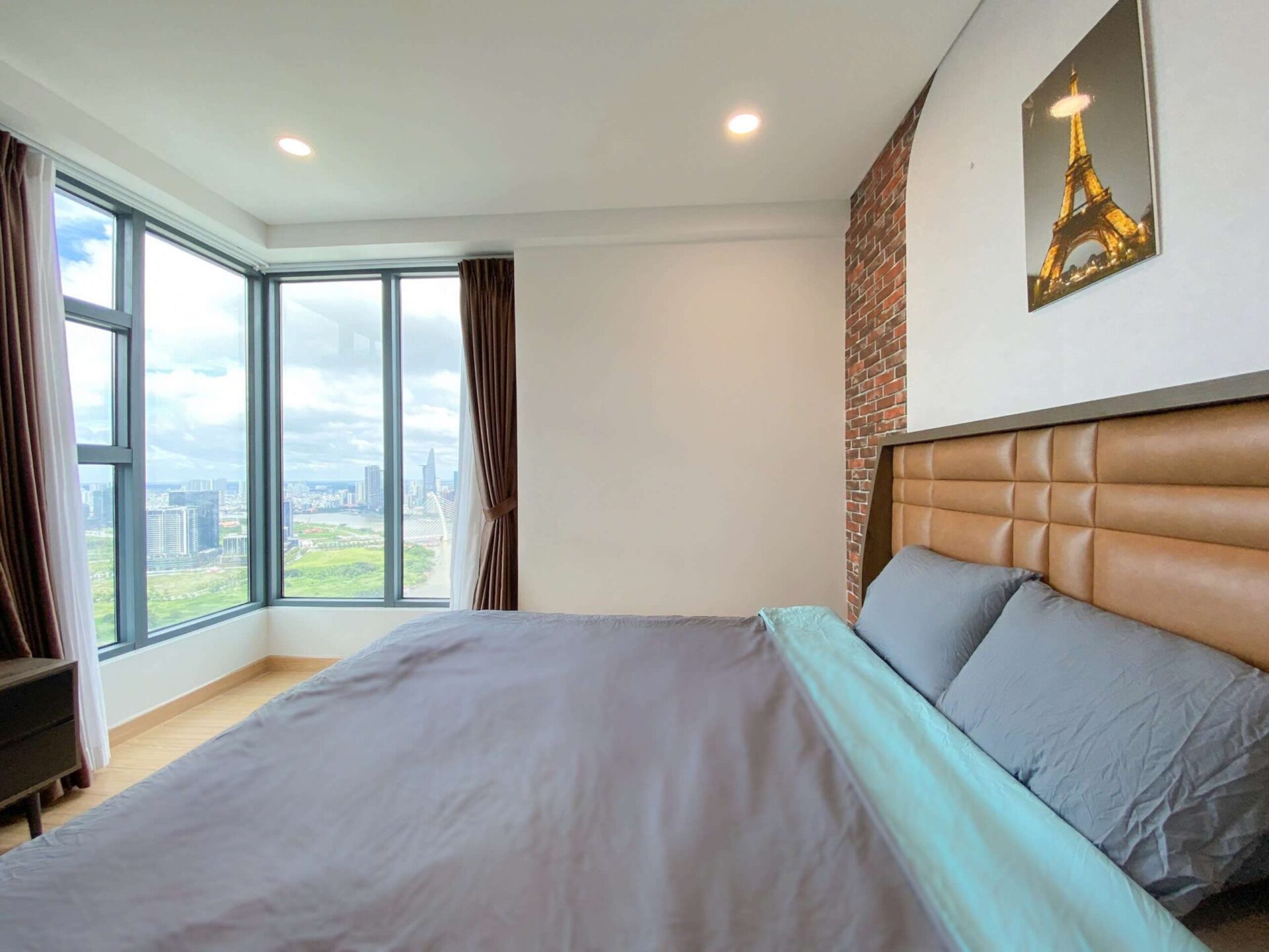 River view 2 bedroom for rent in Sunwah Pearl White House