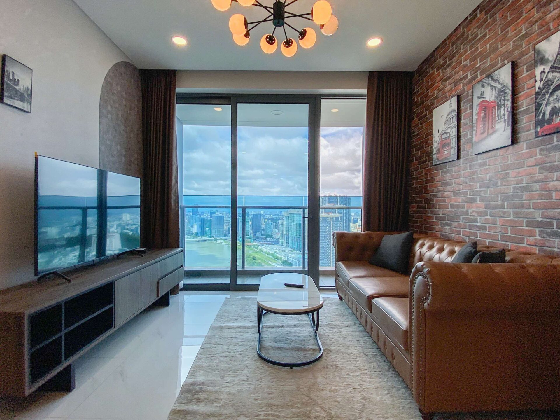 River view 2 bedroom for rent in Sunwah Pearl White House
