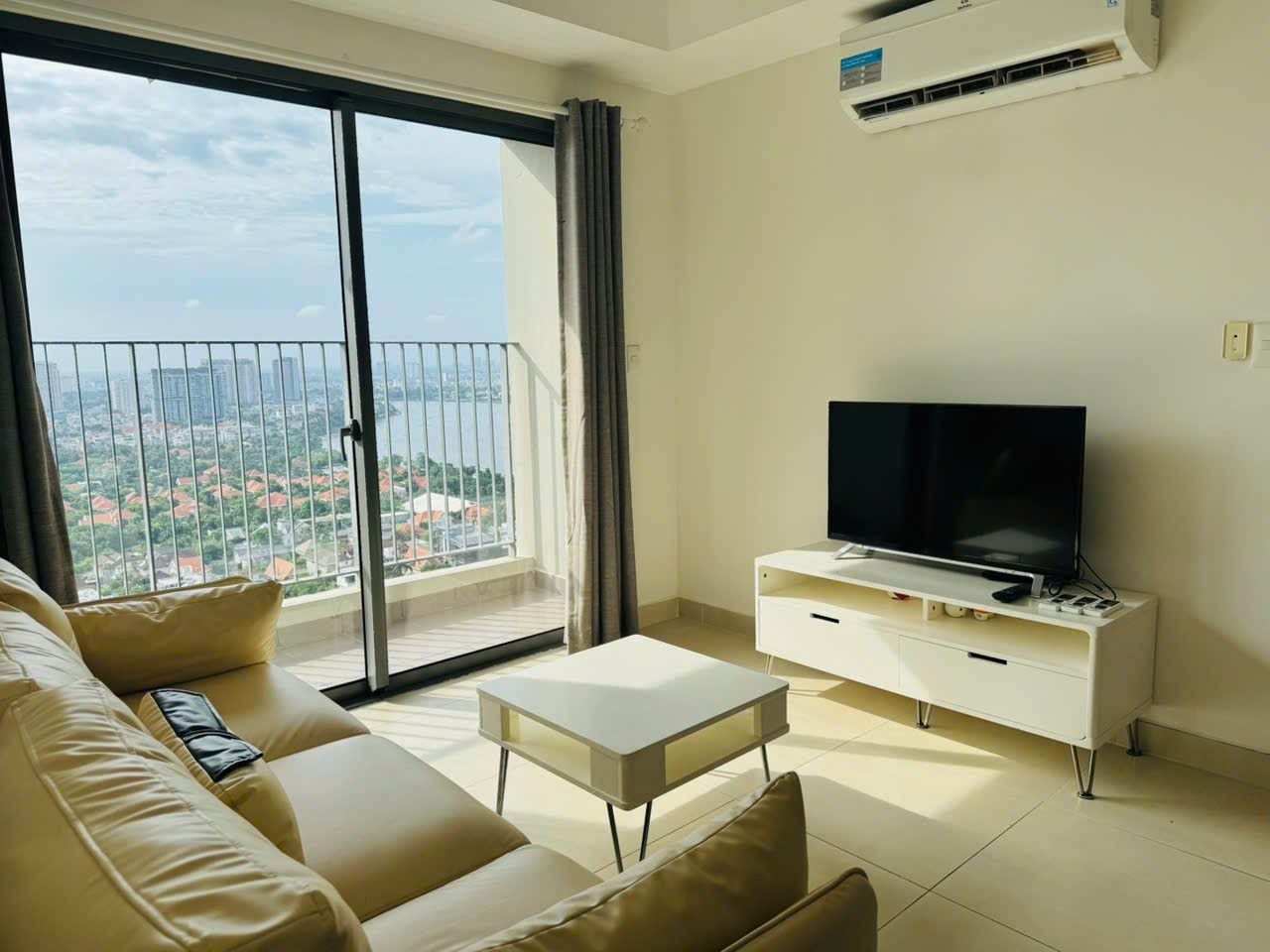 Modern 2BR for rent in Masteri Thao Dien with river view