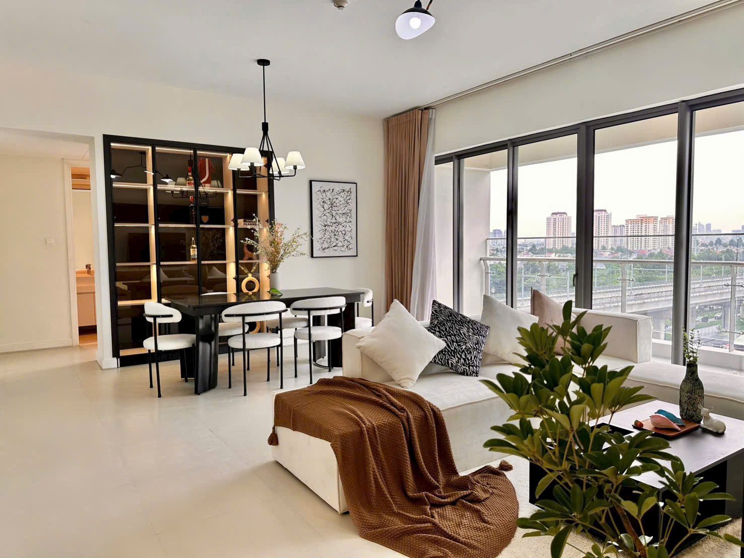 gateway madison 4BR apartment for rent Landmark81 view