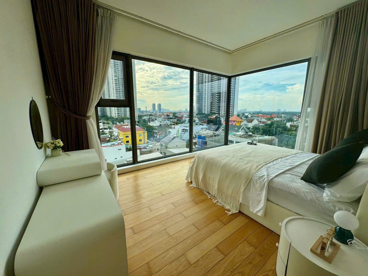 gateway madison 4BR apartment for rent Landmark81 view