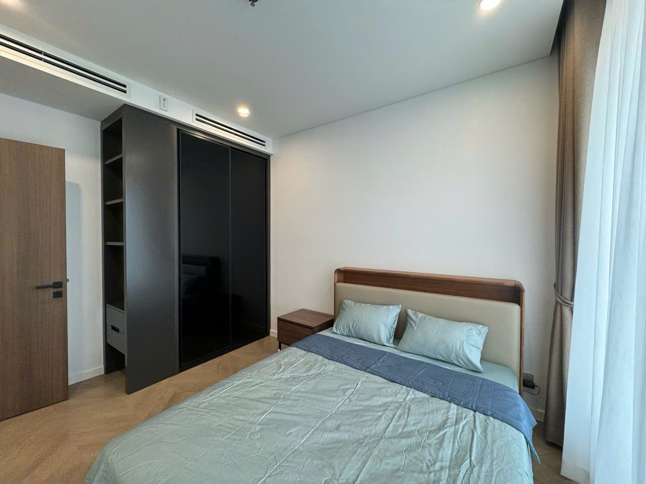 Lumiere Riverside 1BR for rent West Tower - High floor, stylish decor