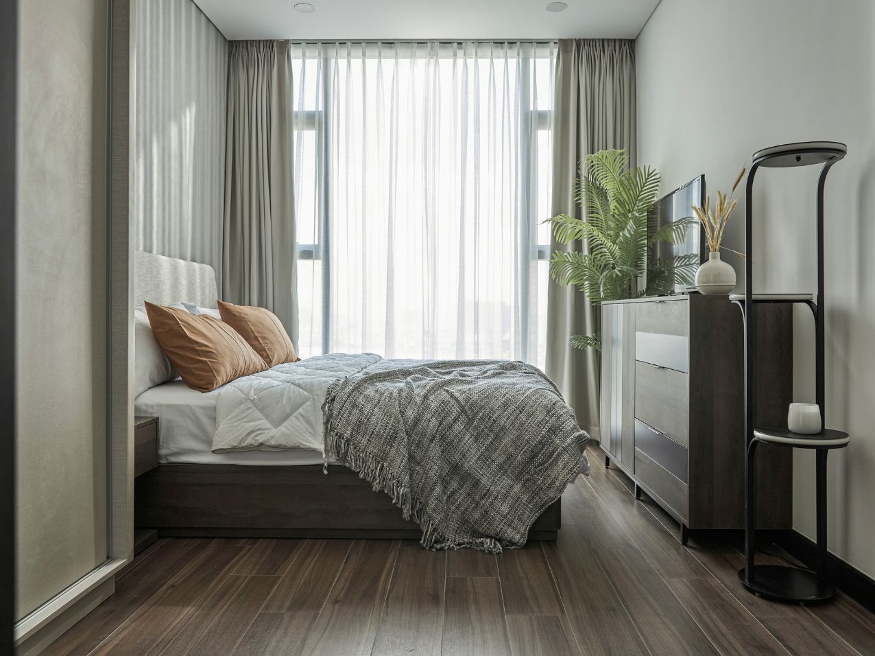 Minimal 1 bedroom for rent at Empire City with river view