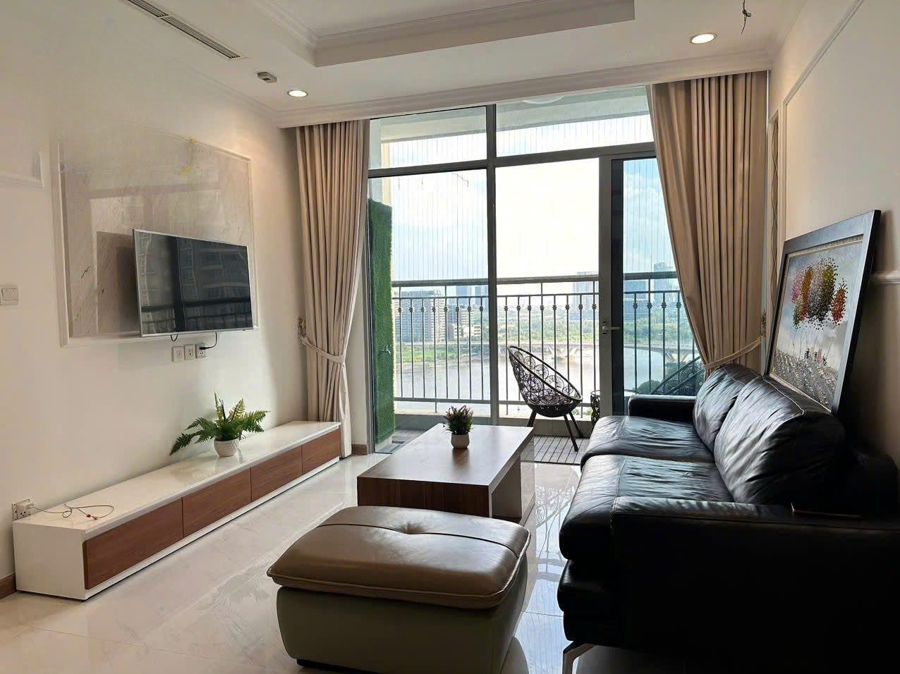 Vinhomes Central Park 2 bedroom for rent with tranquil river view 
