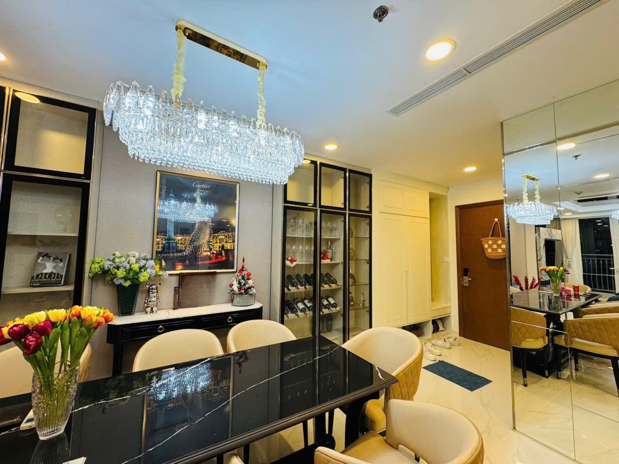 Vinhomes Central Park 3BR apartment for rent - Luxury European style