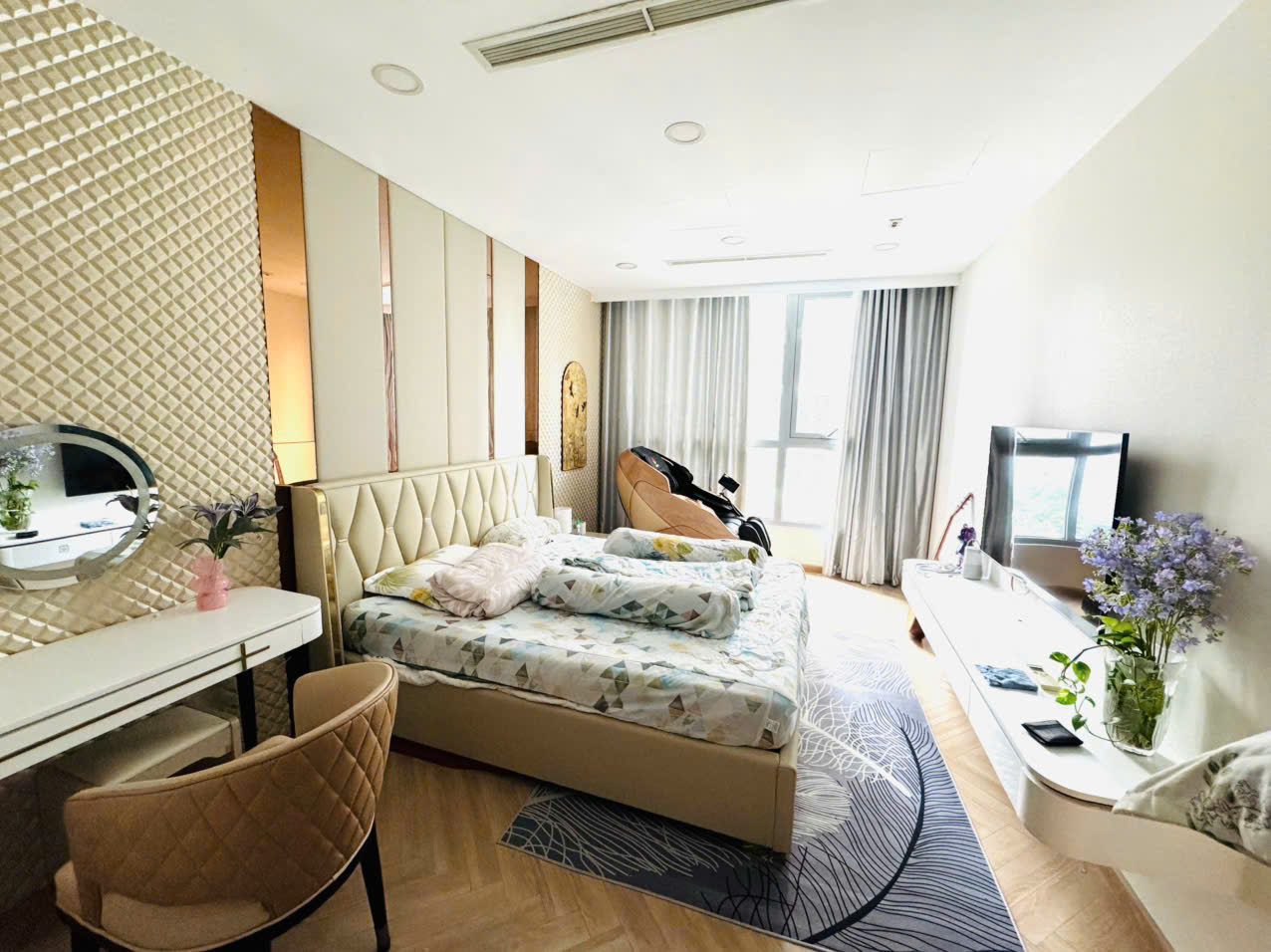 Vinhomes Central Park 3BR apartment for rent - Luxury European style