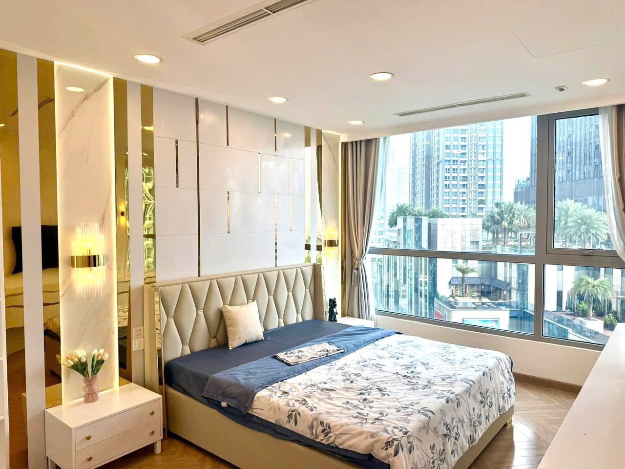 Vinhomes Central Park 3BR apartment for rent - Luxury European style
