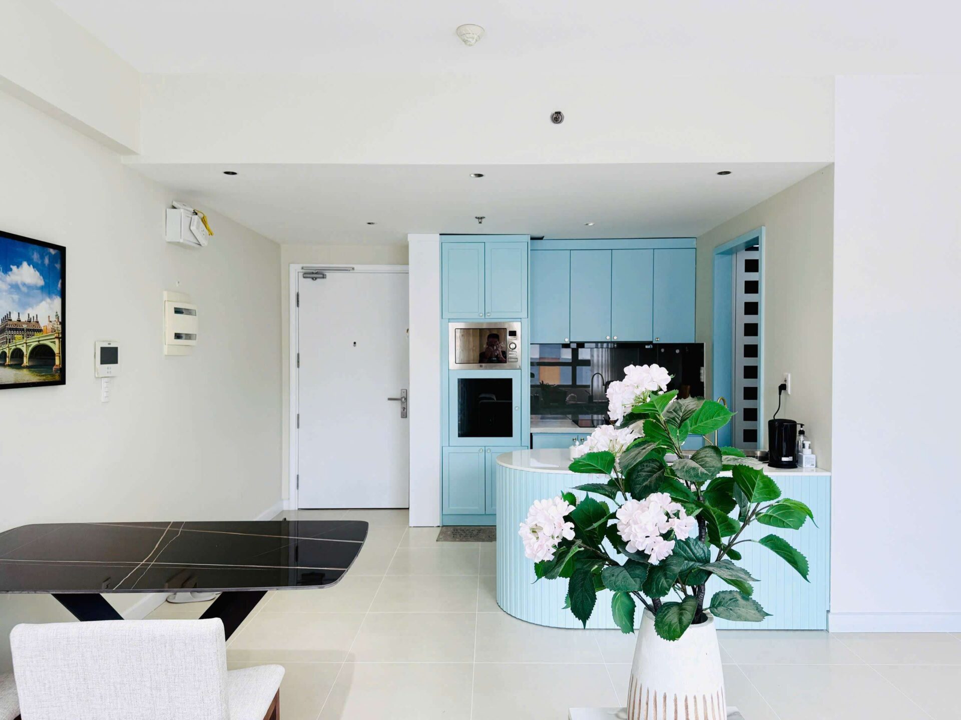 2 bedroom for rent in T1 Masteri Thao Dien with bright furniture