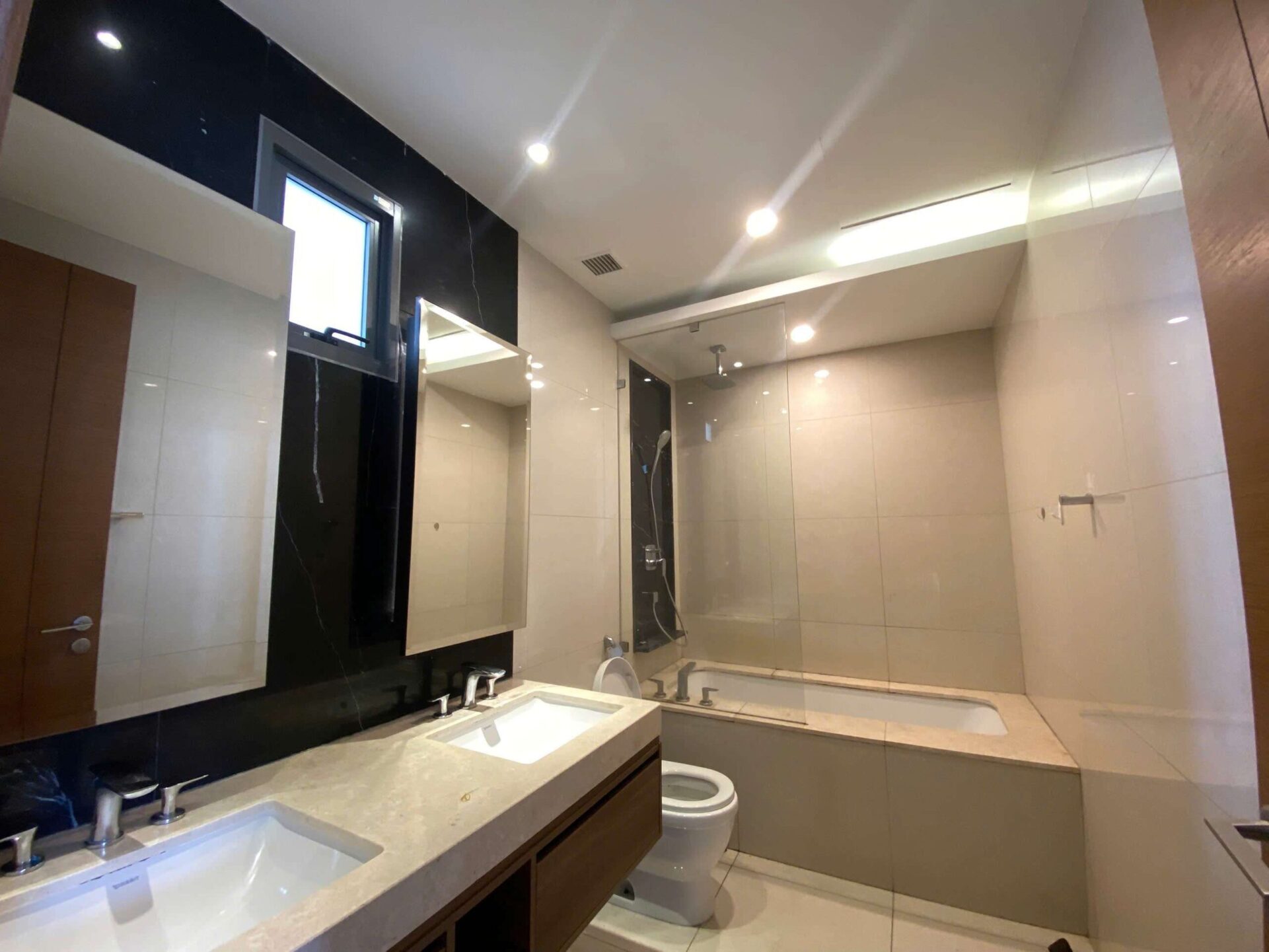 3 bedroom apartment for rent in Nassim building with river view