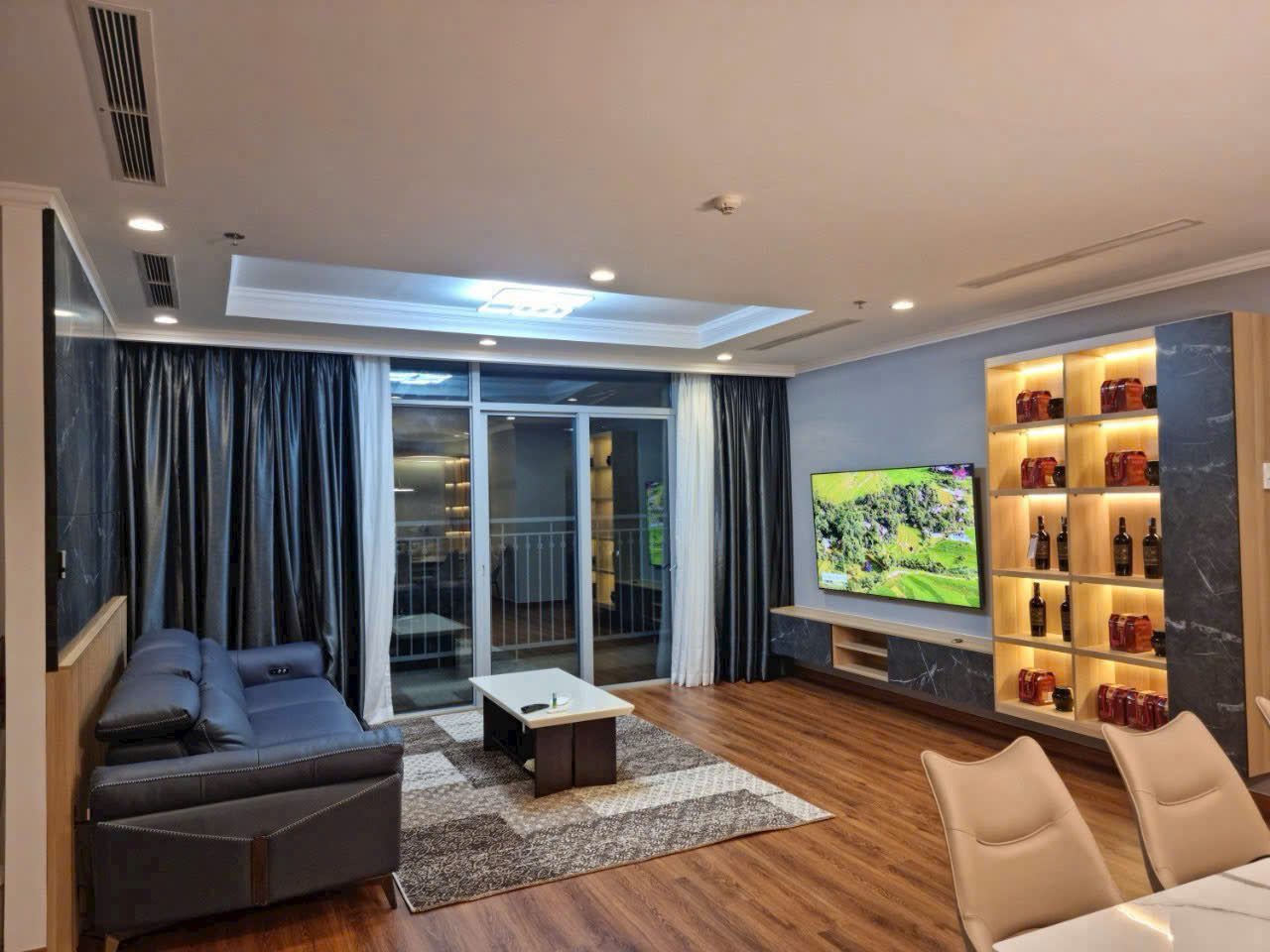 3 bedrooms apartment rental in Vinhomes Central Park with city view