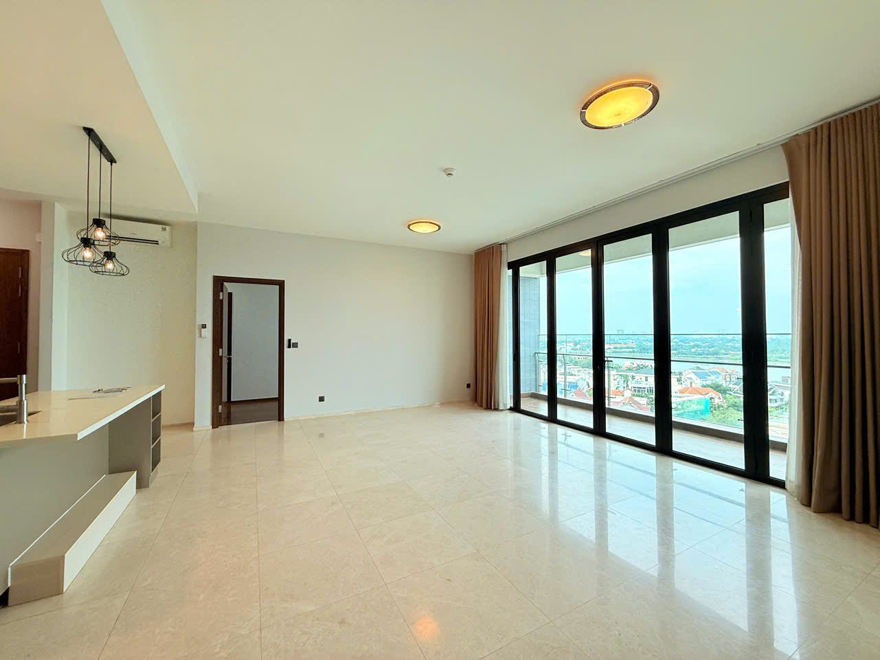 Basic Furnashing Basic furniture 4 bedroom apartment for rent at D'edge – River view