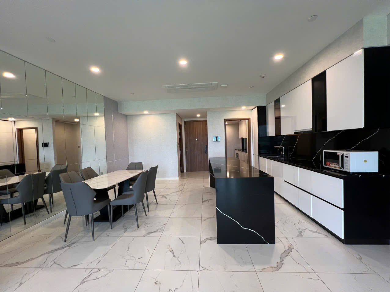Big size 4 bedroom apartment for rent Metropole Thu Thiem 170m2