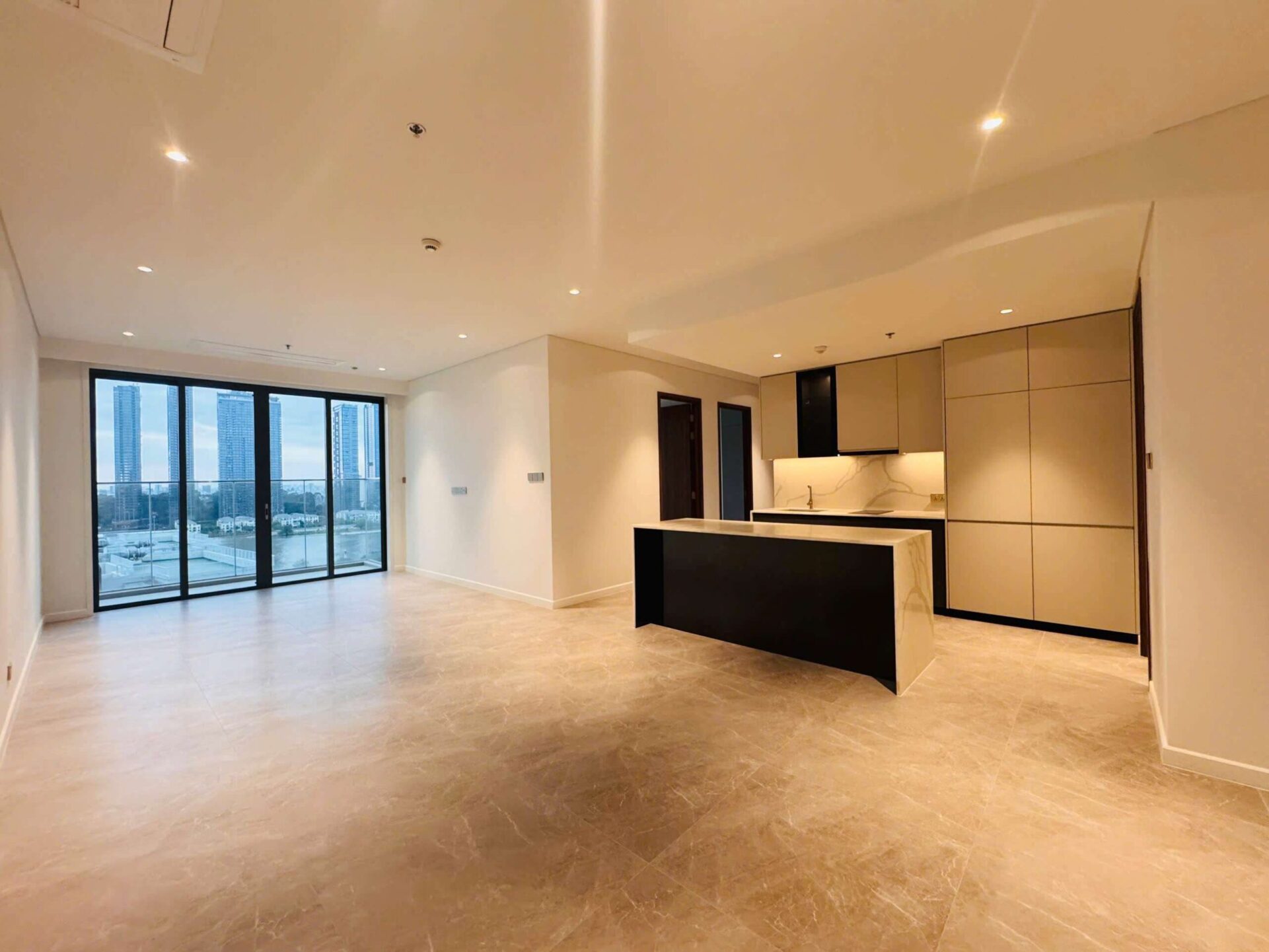 Crest Residence 3 bedroom apartment for rent with breathtaking river view