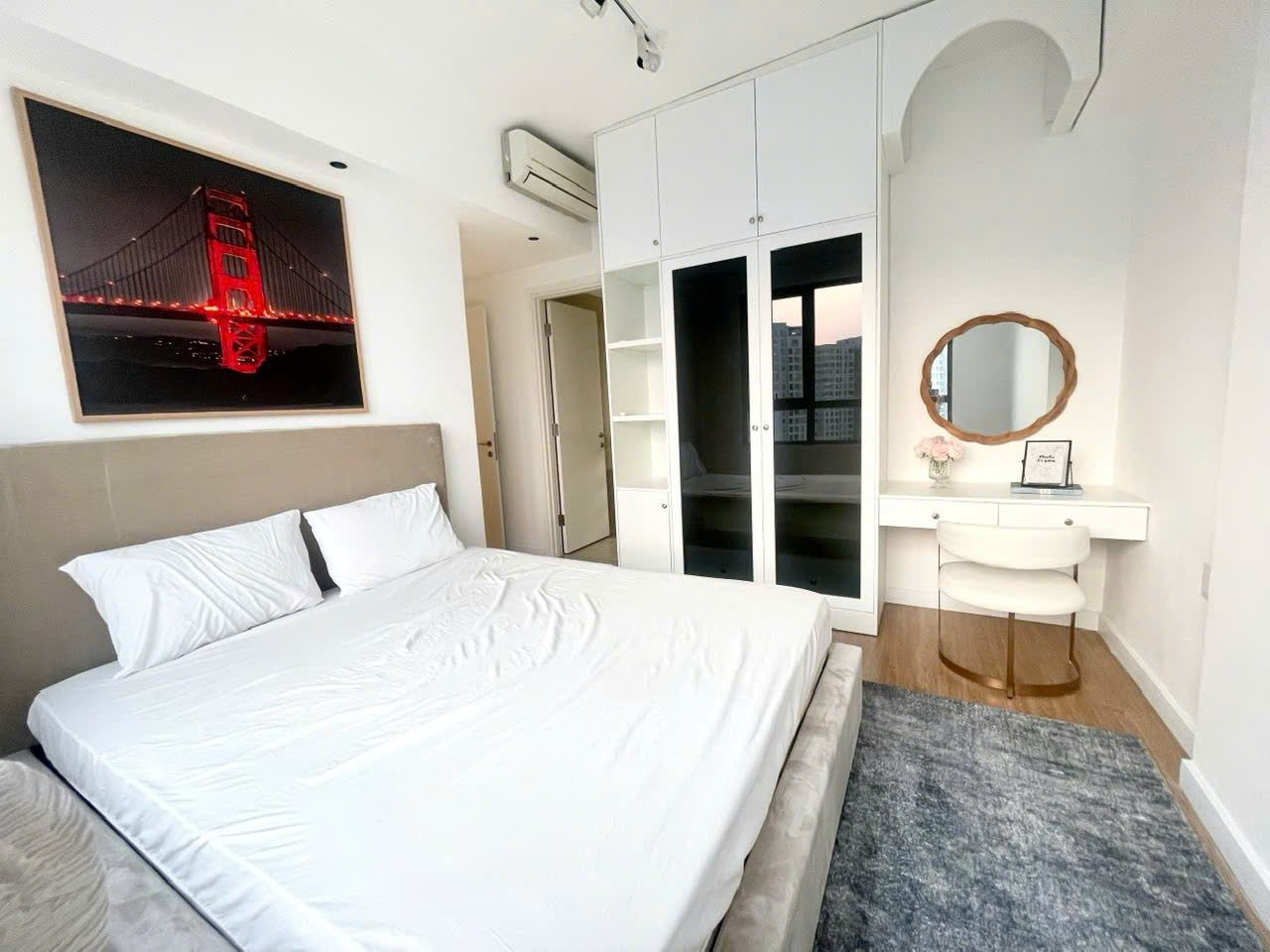 Masteri T5 2BR Apartment For Rent, High Floor, Landmark 81 View