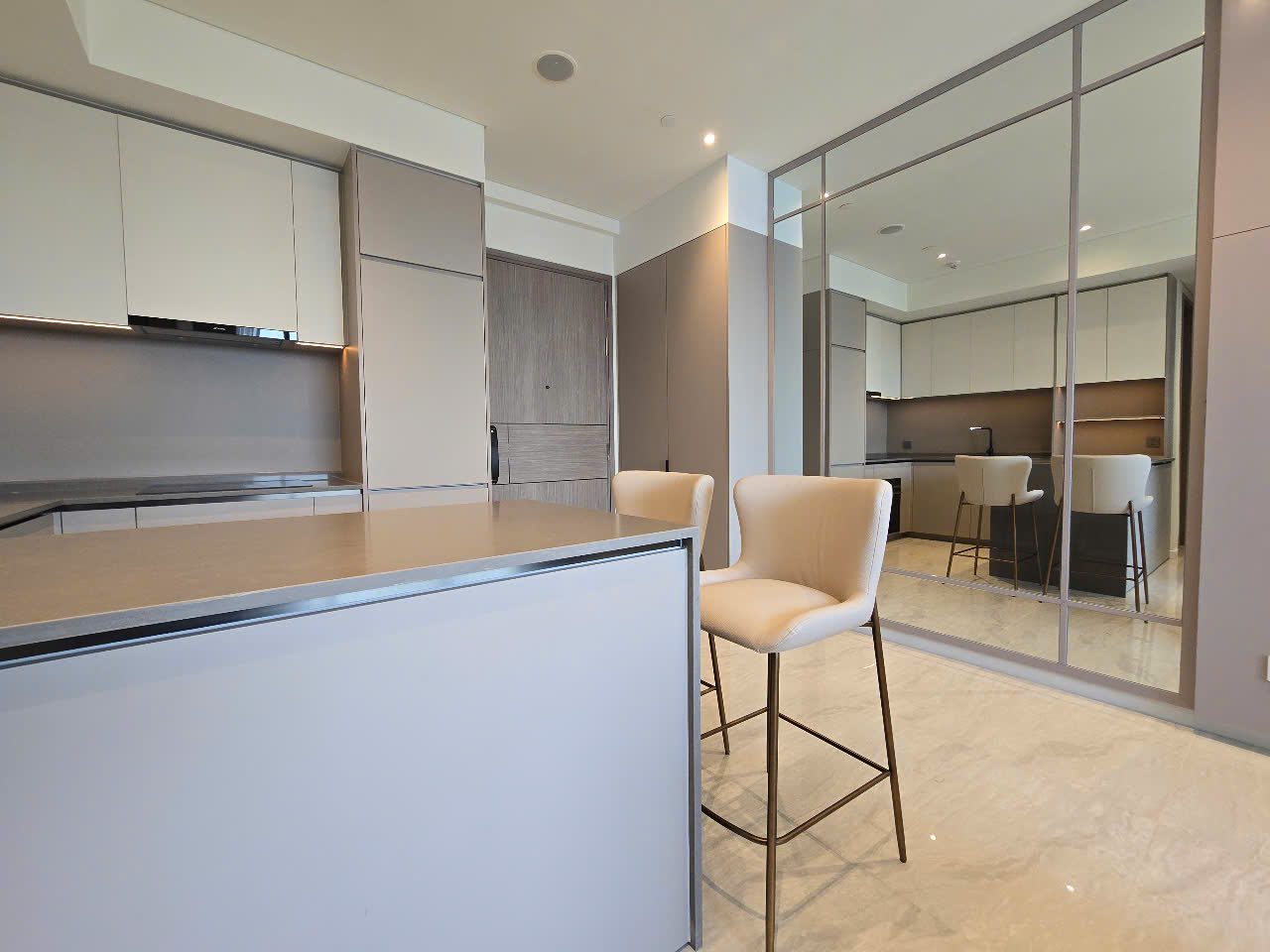 2 Bedroom Apartment For Rent In Opera Residence – City View