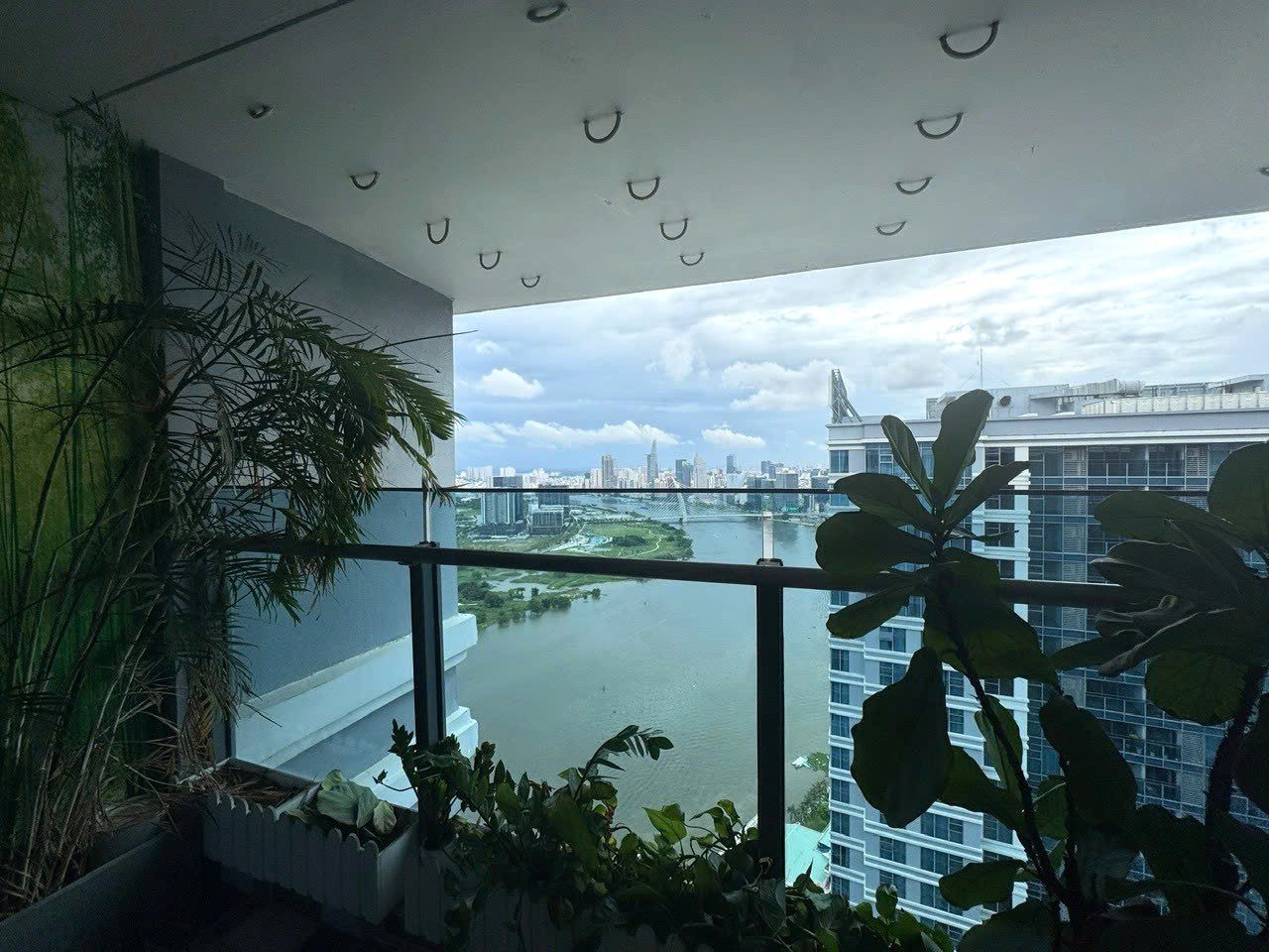 Sunwah Pearl 2 bedroom property for sale - High floor 103m2, river view