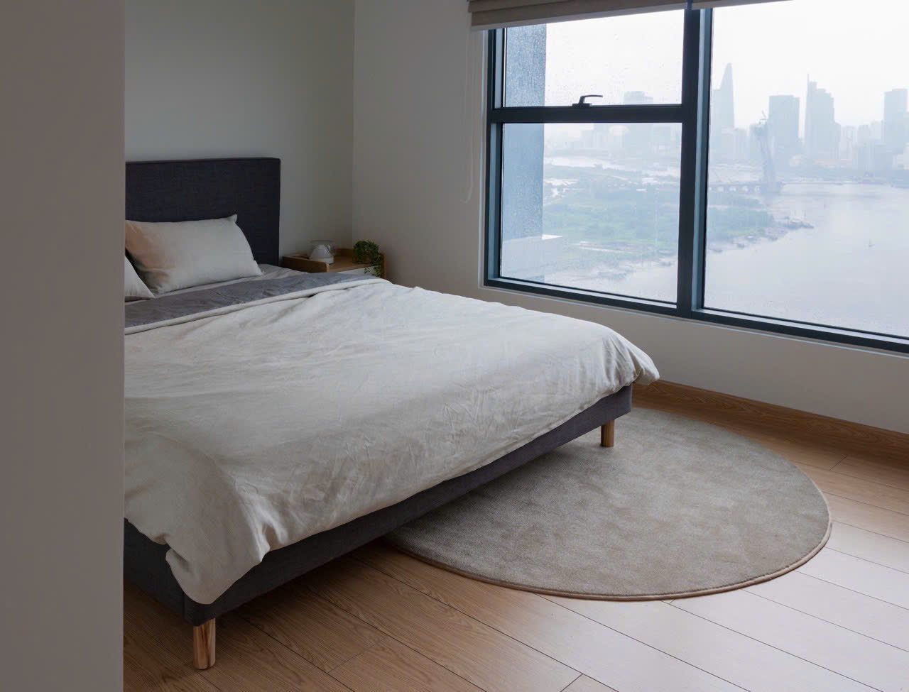 River view 2BR for rent in Sunwah Pearl – High Floor, 105m², Full Furniture