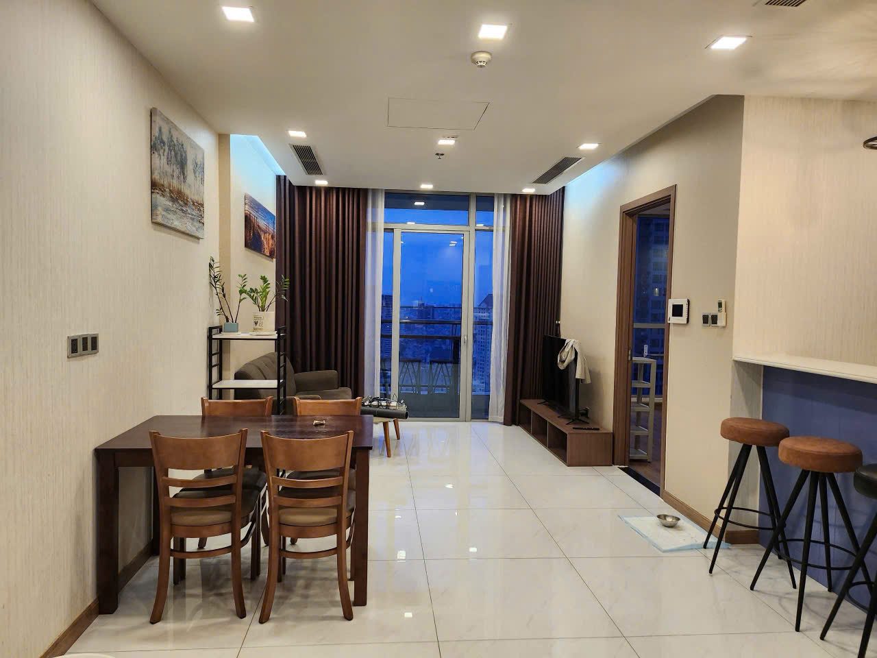2BR officetel for rent in Vinhomes Central Park with cozy living