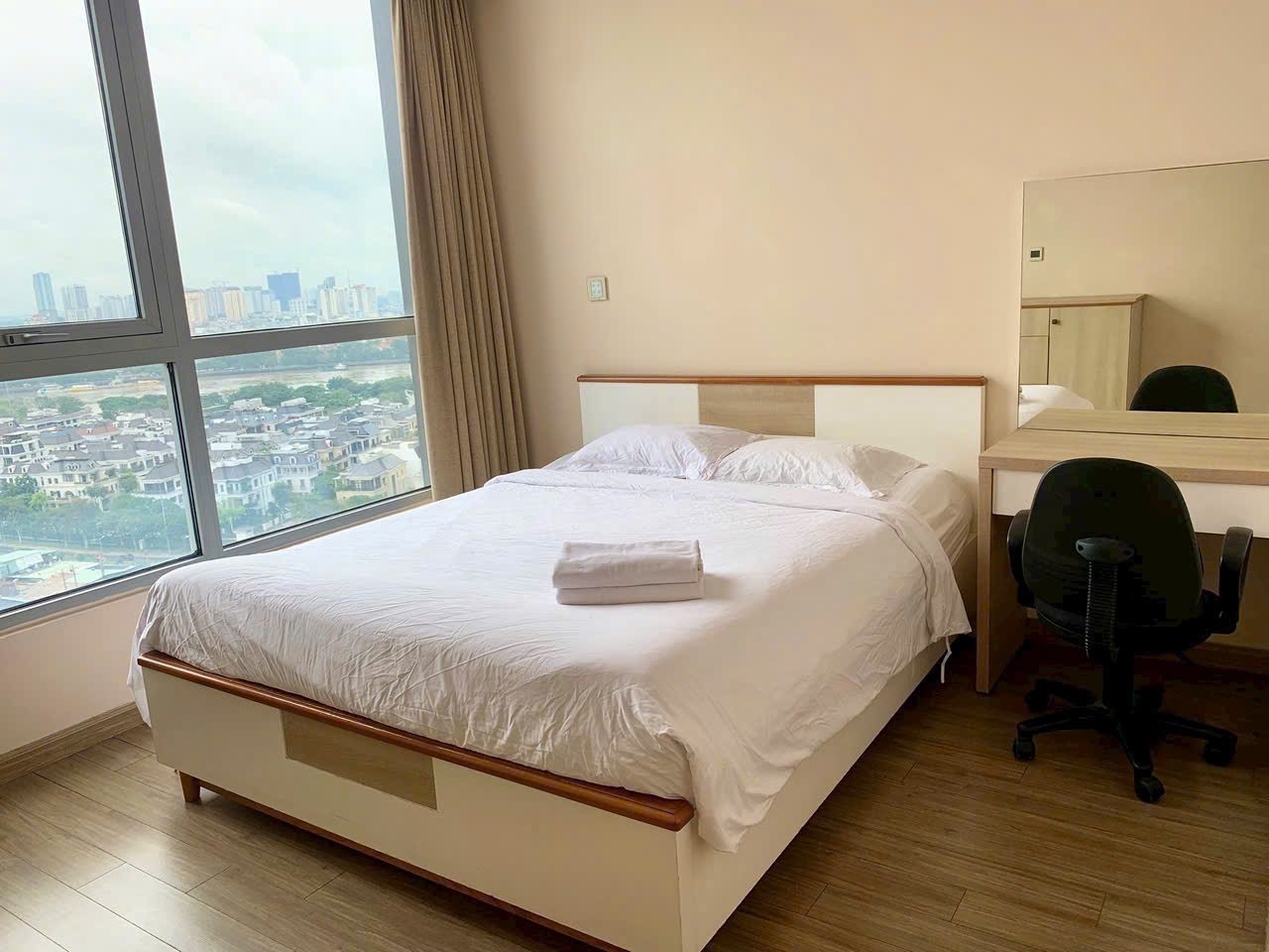 3 Bedrooms For Rent In Vinhomes Central Park - Bright City View